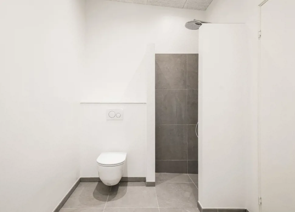 Fantastisk og nyopført rækkehus i et plan med have  8